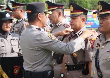 Polres Ogan Ilir melaksanakan Upacara Serah Terima Jabatan (Sertijab) dan Kenal Pamit sejumlah pejabat utama serta kapolsek jajaran, Kamis (07/05/2026) pagi di Lapangan Mapolres Ogan Ilir