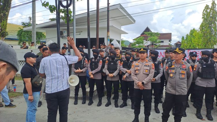 Pengamanan (pam) yang dilakukan oleh Polresta Palangka Raya, Polda Kalteng berhasil menjaga kondisi keamanan selama berlangsungnya aksi damai yang digelar oleh Aliansi Masyarakat Kalteng Bergerak pada wilayahnya.