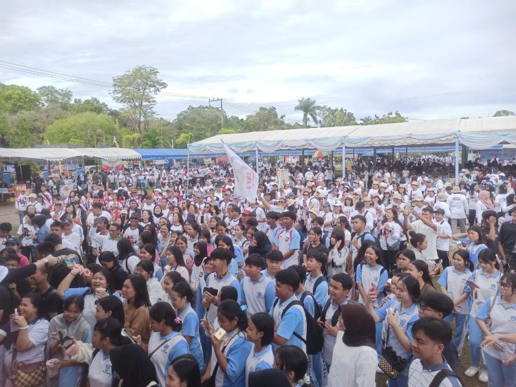 Polresta Palangka Raya melaksanakan pengamanan kegiatan Jalan Sehat dalam rangka Reuni Akbar 47 Angkatan SMPP dan SMAN-3 Kota Palangka Raya Tahun 2026 yang digelar di kawasan SMAN-3 Palangka Raya, Jalan G. Obos, Sabtu (9/5/2026).