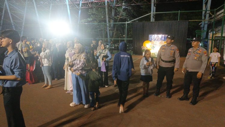 Personel Polsek Seruyan Hilir melaksanakan pengamanan kegiatan Unjuk Bakat Pemilihan Putra Putri Pariwisata (Kucung Diang) Kabupaten Seruyan Tahun 2026 yang berlangsung di Lapangan Tenis Indoor Kabupaten Seruyan, Sabtu (9/5/2026) malam. Kegiatan dimulai pukul 19.30 WIB