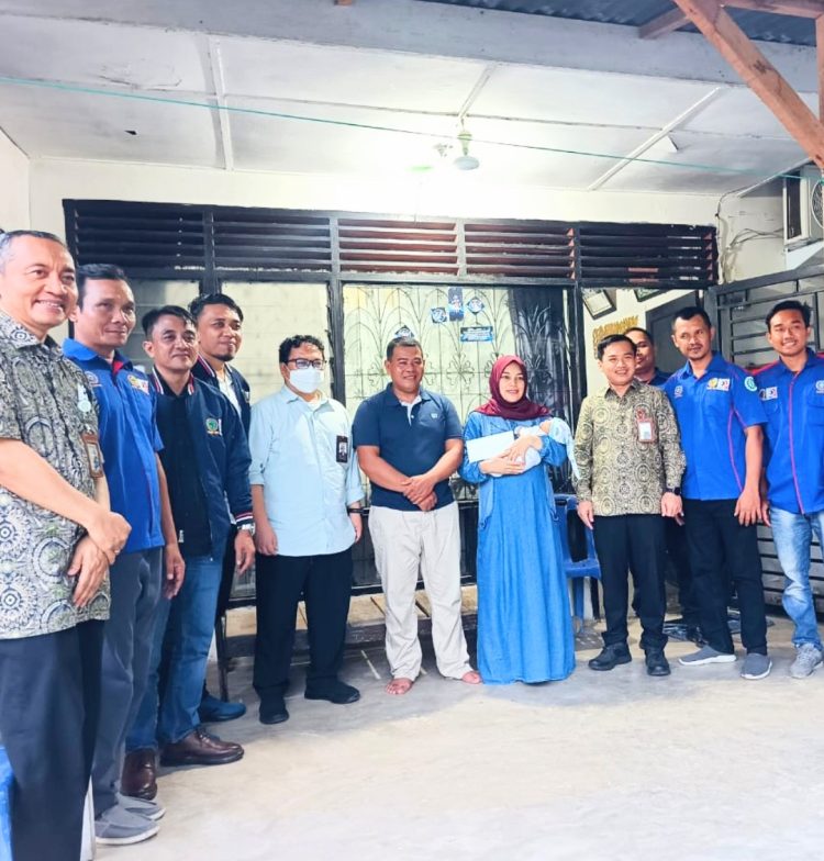 Bapak Hermansyah selaku Anggota Dewan Jaminan Sosial (DJSN) RI juga turut hadir membersamai kegiatan silaturahmi tersebut. Dalam kunjungannya, Afif Johan juga turut didampingi oleh Bapak Zoni Anwar Tanjung selaku Kepala Cabang BPJS Kesehatan Lubuk Pakam.
