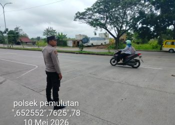 Personel Polsek Pemulutan melaksanakan kegiatan Strong Point pada Minggu pagi, 10 Mei 2026, sebagai bentuk pelayanan kepada masyarakat dalam menciptakan situasi keamanan, keselamatan, ketertiban, dan kelancaran lalu lintas di wilayah hukum Polsek Pemulutan.