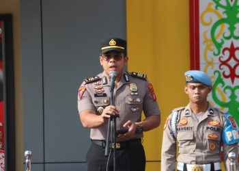 Kabag Ops Polres Kotawaringin Timur (Kotim) AKP Yuan Irsyady, S.I.K., memimpin Apel Jam Pimpinan di halaman Mapolres Kotim, Senin (11/5/2026) pagi