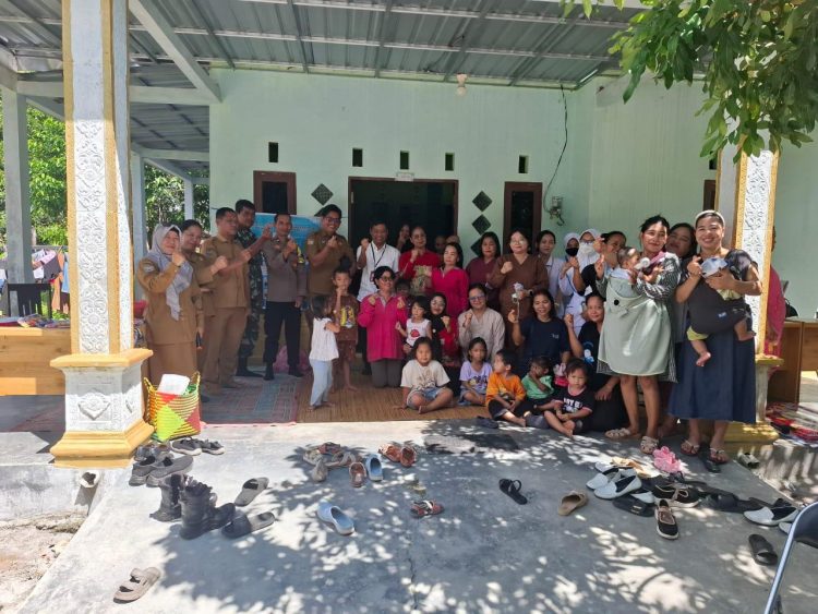 Bhabinkamtibmas Kelurahan Tumbang Tahai Polsek Bukit Batu Polresta Palangka Raya, Aipda Alon, melaksanakan pendampingan kegiatan kunjungan ke Posyandu Asoka di Jalan Nyaru Menteng, Kelurahan Tumbang Tahai, Kecamatan Bukit Batu, Senin (11/5/2026).