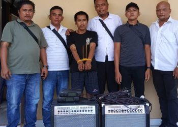 Dari pelaku (SS), Lk, 32 tahun warga Huta III Cinta Raja Kel. Tanjung Pasir Kec. Tanah Jawa Kab. Simalungun, saat diinterogasi oleh petugas langsung mengakui perbuatannya dan petugas berhasil menemukan 2 (Dua) Buah Loudspeaker merk Russel, 2 (Dua) Unit Receiver wairles dan Kabel-kabel penghubung ke ampli yang merupakan inventaris gereja yang hilang.