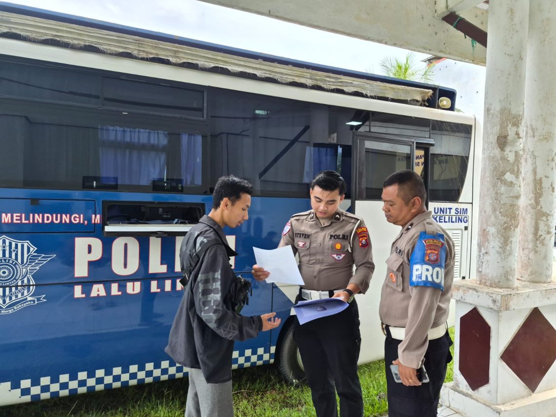 Satuan Penyelenggara Administrasi SIM (Satpas) 2333 Satlantas Polres Seruyan menggelar kegiatan Pelayanan Bus SIM Keliling di Gedung Pelayanan Samsat, Kelurahan Pembuang Hulu, Kecamatan Hanau, Kabupaten Seruyan, pada Selasa (12/5/2026).