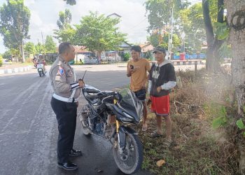 Satuan Lalu Lintas (Satlantas) Polres Seruyan melaksanakan kegiatan Teguran Simpatik dan Himbauan Keamanan, Keselamatan, Ketertiban, dan Kelancaran Lalu Lintas (Kamseltibcarlantas) kepada para pengendara di seputaran Kota Kuala Pembuang, pada Selasa (12/5) mulai pukul 11.30 WIB hingga 12.15 WIB