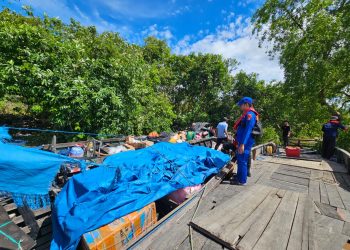 Polri menggelar pengamanan alur sungai. Petugas disiagakan di titik-titik rawan untuk membantu dan mengantisipasi potensi bahaya, seperti arus sungai yang deras atau kecelakaan penyeberangan.(12/5/2026).