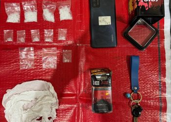 Seorang pria berinisial SR alias U, 35 tahun, karyawan swasta, diringkus saat membawa dan menyimpan 12 paket sabu dengan berat kotor 20,60 gram, pada hari Selasa Sore (12/05/2026).