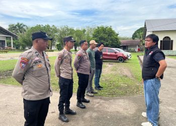 Personel Polres Ogan Ilir bersama Polsek Indralaya melaksanakan kegiatan pengamanan rangkaian ibadah peringatan Kenaikan Isa Almasih Tahun 2026 di Sekolah Alkitab Palembang, Desa Lorok, Kecamatan Indralaya Utara, Kabupaten Ogan Ilir, Kamis (14/05/2026).