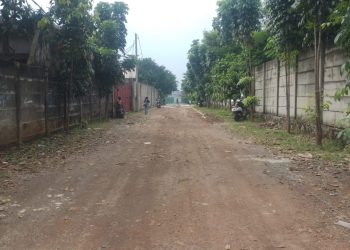 Pembangunan jalan tersebut dilakukan sepanjang 110 meter dengan lebar 5 meter dan ketebalan 8 centimeter. Kegiatan ini bersumber dari Dana Desa Tahun Anggaran 2026 dengan nilai anggaran sebesar Rp70.000.000,- (tujuh puluh juta rupiah).