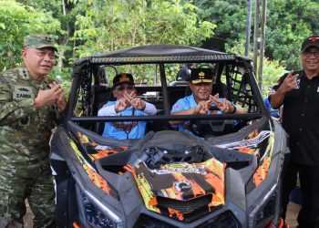 Kapolda Kalimantan Tengah (Kalteng) Irjen Pol Iwan Kurniawan, mendampingi Gubernur H. Agustiar Sabran, membuka secara langsung Kejurnas Adventure Offroad Putaran II Piala Gubernur dan Tangkiling Offroad Extream 4 di Desa Sukamulya, Kec. Bukit Batu, Kota Palangka Raya, Sabtu (16/5/26).