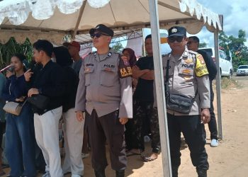 Personel Polsek Bukit Batu melaksanakan peninjauan situasi kamtibmas pada pelaksanaan Kejuaraan Nasional (Kejurnas) Offroad yang berlangsung di Sirkuit Sukamulya, Tangkiling.