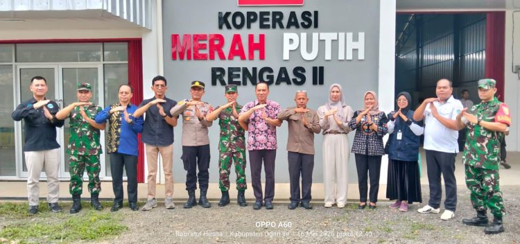 Polres Ogan Ilir melalui Polsek Tanjung Batu menghadiri kegiatan Zoom Meeting Pembukaan Operasionalisasi Koperasi Merah Putih Desa dan Kelurahan Serentak Se-Indonesia yang digelar di Gedung Koperasi Merah Putih Desa Rengas II, Kecamatan Lubuk Keliat, Kabupaten Ogan Ilir, Sabtu (16/05/2026) sekitar pukul 10.40 WIB.