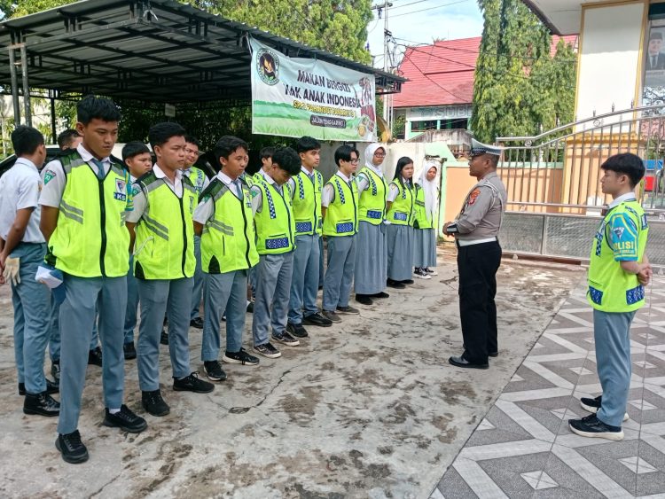 Seperti halnya Police Goes to School yang kali ini dilakukan oleh Kasatlantas, Kompol Hermanto, S.H. bersama para personel di SMAN-1 Palangka Raya, Jalan AIS Nasution, Kota Palangka Raya, Kalimantan Tengah, Senin (18/5/2026) pagi.