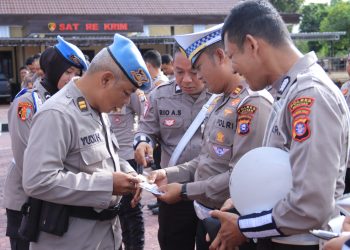 Kasi Propam Polres Seruyan IPTU YUDI HERNAWAN memimpin langsung kegiatan Gaktibplin (Pengendalian dan Penegakan Kode Etik dan Disiplin) di Halaman Mapolres Seruyan pada Senin 18/5/2026.