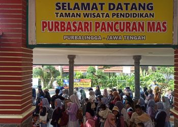PAUD Pelangi Desa Pandansari, Kecamatan Paguyangan, Kabupaten Brebes mengadakan kegiatan pembelajaran luar kelas melalui wisata edukasi ke kawasan wisata Owabong Waterpark dan Purbasari Pancuran Mas di Kabupaten Purbalingga, Jawa Tengah.