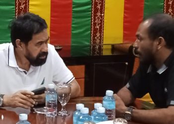 Wakil Panglima Komite Peralihan Aceh (KPA) Wilayah Kabupaten Nagan Raya, Aceh, Jamaluddin bersama Gubernur Aceh, Muzakir Manaf atau mualem.