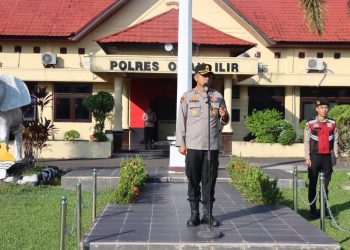 Kapolres Ogan Ilir memimpin apel pagi pada Senin, 18 Mei 2026 pukul 07.30 WIB yang diikuti oleh Wakapolres Ogan Ilir, para Pejabat Utama (PJU), serta seluruh personel Polres Ogan Ilir