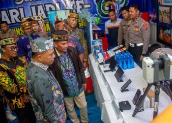 Kapolda Kalimantan Tengah (Kalteng) Irjen Pol Iwan Kurniawan, S.IK., M.Si. bersama Ketua Bhayangkari Kalteng Ny. Maya Iwan Kurniawan menghadiri langsung pembukaan Kalteng Expo 2026 di GOR Indoor Serbaguna, Jl. Tjilik Riwut Km.5, Kota Palangka Raya, Minggu (17/5/2026) malam.