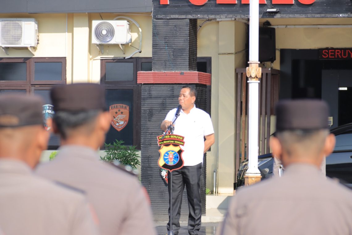 Apel pagi rutin digelar di halaman Markas Kepolisian Resor (Mapolres) Seruyan pada Selasa 19/5/2026 pukul 07.30 WIB. Kegiatan tersebut dipimpin langsung oleh Wakapolres Seruyan Kompol Syaifullah, S.H., M.H.