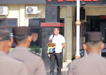 Apel pagi rutin digelar di halaman Markas Kepolisian Resor (Mapolres) Seruyan pada Selasa 19/5/2026 pukul 07.30 WIB. Kegiatan tersebut dipimpin langsung oleh Wakapolres Seruyan Kompol Syaifullah, S.H., M.H.