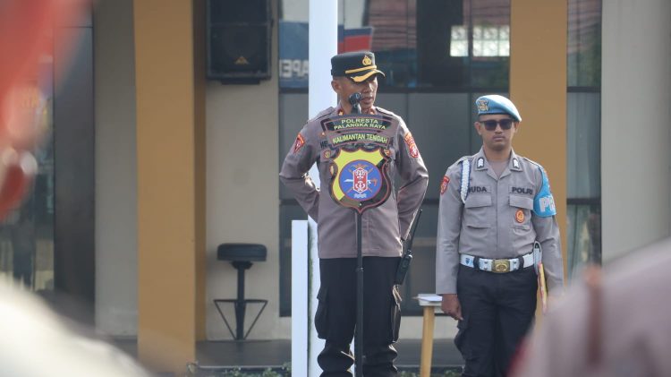 Kabagops Polresta Palangka Raya memimpin pelaksanaan apel pagi yang digelar di Mapolresta sebagai sarana konsolidasi sekaligus penyampaian arahan kepada seluruh personel.