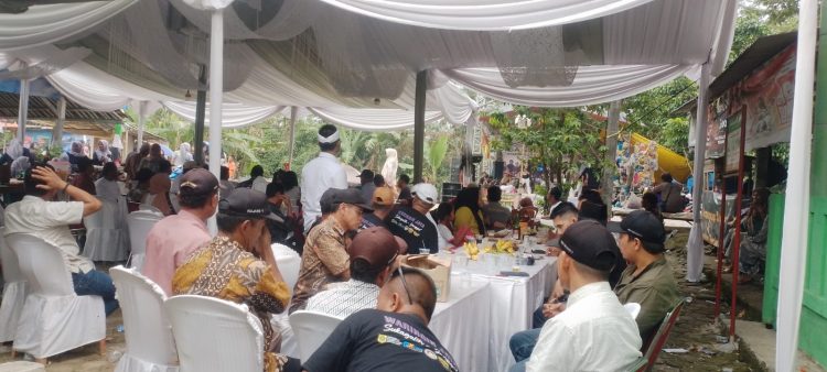 Kegiatan tahunan yang dipusatkan di halaman Kantor Desa Sukagalih, Senin–Selasa (18–19/5/2026) ini menjadi simbol rasa syukur masyarakat sekaligus bentuk nyata pelestarian adat dan budaya lokal.