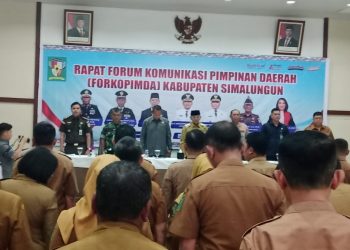 unsur Forum Koordinasi Pimpinan Daerah (Forkopimda) Kabupaten Simalungun menggelar Rapat Koordinasi di Aula Hotel Niagara, Kelurahan Parapat, Kecamatan Girsang Sipangan Bolon, Selasa (19/05/2026).