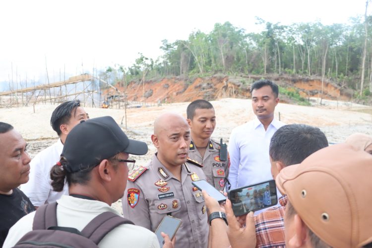 Polres Barito Utara melaksanakan kegiatan penegakan hukum berupa penyitaan dan pemusnahan lokasi yang diduga menjadi tempat aktivitas Pertambangan Emas Tanpa Izin (PETI), Senin (18/5/2026) pukul 13.00 WIB.