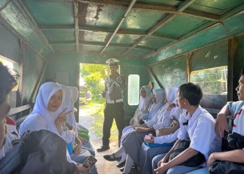 Satuan Lalu Lintas (Satlantas) Polres Seruyan melaksanakan kegiatan Patroli Dialogis terkait Keamanan, Keselamatan, Ketertiban, dan Kelancaran Lalu Lintas (Kamseltibcarlantas) dengan menyasar para pelajar SMA pada Kamis (21/5/26) mulai pukul 12.30 WIB hingga 13.30 WIB, bertempat di Jalan Jenderal Sudirman, wilayah hukum Polres Seruyan, Kabupaten Seruyan, Provinsi Kalimantan Tengah.