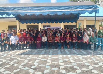 Bhabinkamtibmas Kelurahan Petuk Katimpun Polsek Pahandut Polresta Palangka Raya Aipda Mokh. Abdullah Edris menghadiri kegiatan pelepasan dan pengumuman kelulusan siswa-siswi kelas IX SMPN 16 Palangka Raya.