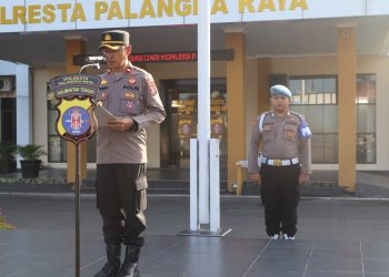 Polresta Palangka Raya menggelar apel di Mako Polresta sebagai sarana penyampaian arahan serta penguatan soliditas antarpersonel.