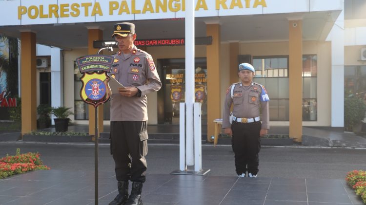 Polresta Palangka Raya menggelar apel di Mako Polresta sebagai sarana penyampaian arahan serta penguatan soliditas antarpersonel.
