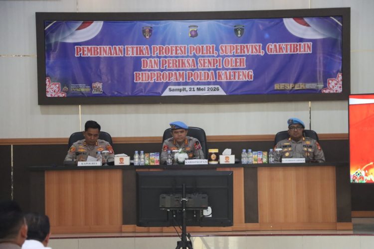 Rangkaian kegiatan pembinaan etika profesi dan Gaktiblin di Polres Kotawaringin Timur ditutup dengan pemberian arahan oleh Kabid Propam Polda Kalimantan Tengah bersama Kasubbidwaprof Bidpropam Polda Kalteng di dampingi Kapolres Kotawaringin Timur kepada personel Polres dan Polsek jajaran.