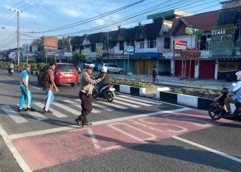 Pengaturan arus lalu lintas (lalin) secara rutin dilakukan oleh Satlantas Polresta Palangka Raya, Polda Kalteng pada wilayah hukumnya, salah satunya pada kawasan Zona Selamat Sekolah (ZoSS).
