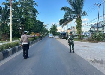 Satlantas Polres Kotawaringin Timur menerjunkan personel untuk melaksanakan pengawalan dan pengamanan jalur rombongan Pangkogabwilhan I (Panglima Komando Gabungan Wilayah Pertahanan I) yang melintas di wilayah Kabupaten Kotim, Kamis sore (21/05/2026).