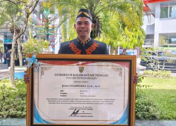 Kapolres Lamandau AKBP Joko Handono, S.I.K., M.H., menerima Piagam Penghargaan dari Gubernur Kalimantan Tengah sebagai bentuk apresiasi atas dedikasi, kepemimpinan serta keberhasilan dalam pelaksanaan tugas pemberantasan tindak pidana narkotika dan upaya menjaga situasi keamanan serta ketertiban masyarakat di Kabupaten Lamandau.