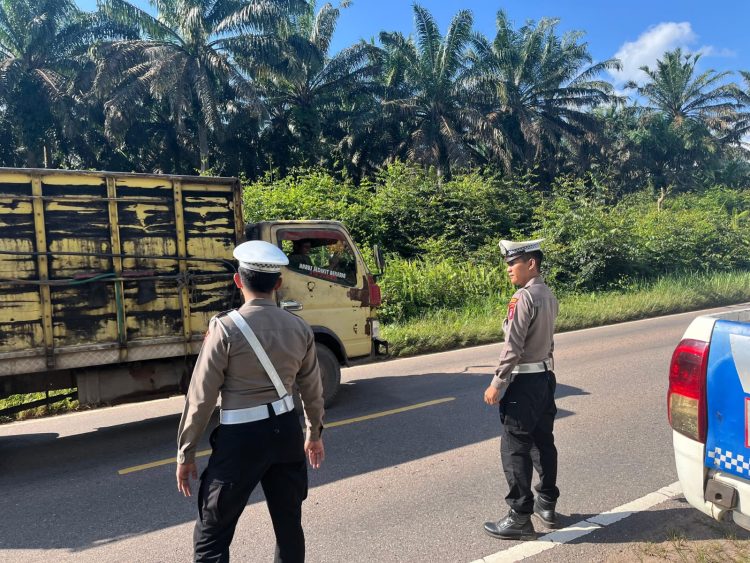 Patroli yang dilaksanakan atas arahan Kasatlantas Polres Seruyan IPTU Subronto, S.H., M.A.P., ini menyisir ruas Jalan Jenderal Sudirman KM 62 hingga KM 144, wilayah hukum Polres Seruyan.