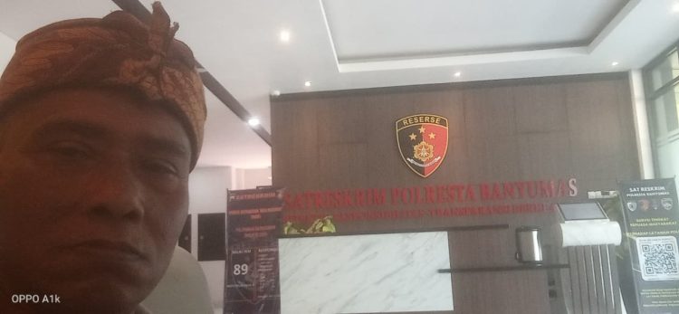 Pelapor turut didampingi Media Mitrapolri.com Banyumas Raya sebagai bentuk dukungan moril dan kontrol sosial agar pelayanan terhadap masyarakat dapat berjalan dengan baik serta sesuai prosedur yang berlaku.
