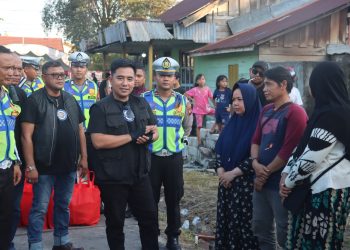 Polres Kotawaringin Timur kembali menunjukkan kepedulian kepada masyarakat dengan menyalurkan bantuan sosial kepada korban kebakaran di Jalan H. Imran, Sampit. Kegiatan bansos ini merupakan bagian dari rangkaian peringatan Mods Mayday Sampit tahun 2026 serta kampanye keselamatan lalu lintas yang digelar jajaran Polres Kotim. Sabtu sore (23/05/26).
