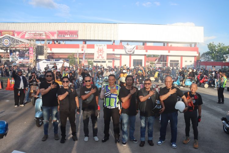 Kapolres Kotim AKBP Resky Maulana Zulkarnain, S.H., S.I.K., M.H. menggandeng komunitas motor di Sampit untuk menggelar kampanye keselamatan berlalu lintas. Sabtu Sore (23/05/26).