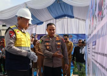 Kegiatan diawali prosesi peletakan batu pertama atau Groundbreaking oleh Kapolda Kalteng Irjen Pol Iwan Kurniawan, S.IK., M.Si. didampingi Wakapolda Brigjen Pol Drs. Yosi Muhamartha, para pejabat utama Polda, serta perwakilan instansi terkait.