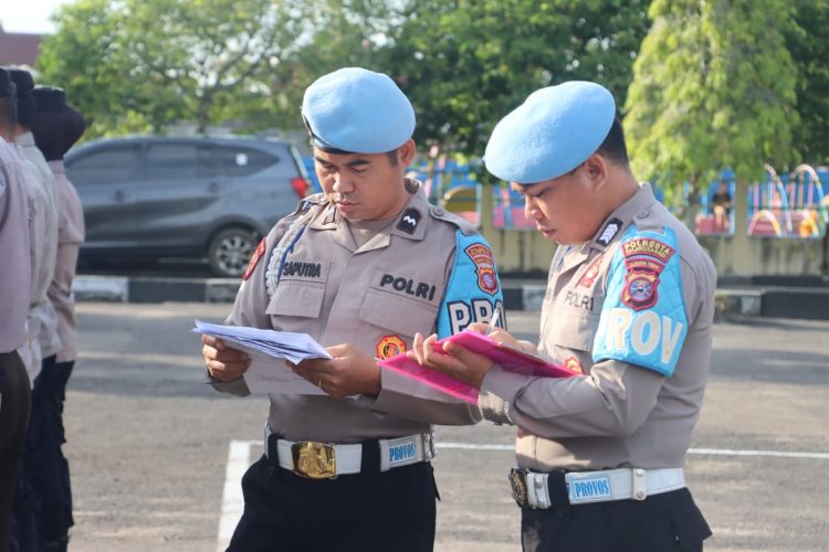 Seperti pengecekan yang dilakukan oleh para personel Sipropam saat pelaksanaan apel pagi di Mapolresta Palangka Raya, Jalan Tjilik Riwut Km. 3,5, Kota Palangka Raya, Kalimantan Tengah, Selasa (26/5/2026) pagi.