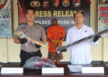 Keberhasilan ini dipaparkan langsung dalam konferensi pers yang digelar di lobi Mapolres Gunung Mas. Agenda tersebut dipimpin oleh Kasat Reskrim Polres Gunung Mas AKP Agung Wijaya Kusuma, S.I.K., M.H., dengan didampingi oleh PS Kasihumas Ipda Abner, S.Sos., Senin (25/5/2026) pukul 15.30 WIB.