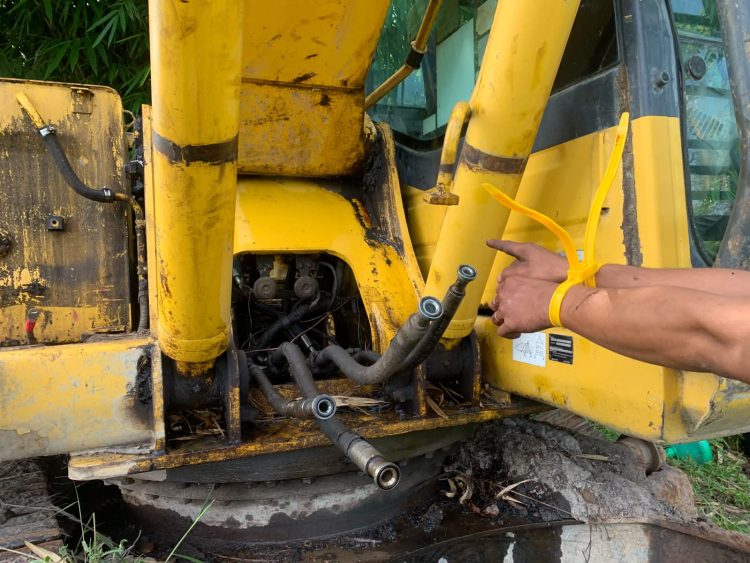 Satreskrim Polres Kotawaringin Timur telah mengamankan kawanan Pelaku Pencurian Komponen Exavator, TKP (Tempat Kejadian Perkara) Jalan Jendral Sudirman Km. 30 (Hutan Kebun Raya Pemkab. Kotim) Kel. Desa Penyang Kec. Telawang Kabupaten Kotawaringin Timur Provinsi Kalimantan Tengah. Terlapor Sdr MG (23th) yang terjadi pada Hari Selasa (26/05/26).