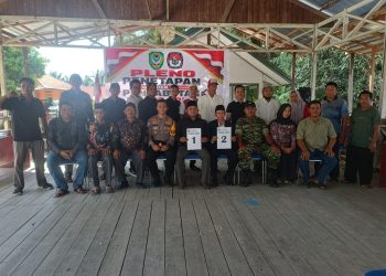 kegiatan Pleno Penetapan dan Pengundian Nomor Urut Calon Kepala Desa (Cakades) Desa Asam Baru. Kegiatan ini dihadiri oleh sekitar 50 orang masyarakat setempat.