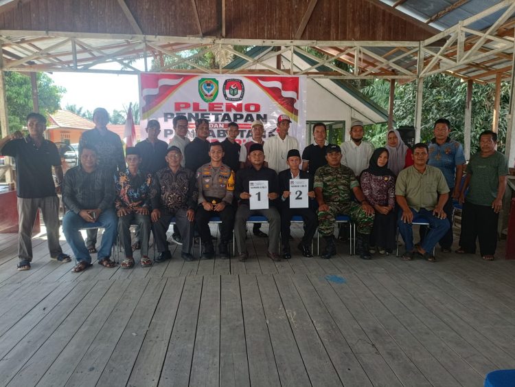 kegiatan Pleno Penetapan dan Pengundian Nomor Urut Calon Kepala Desa (Cakades) Desa Asam Baru. Kegiatan ini dihadiri oleh sekitar 50 orang masyarakat setempat.