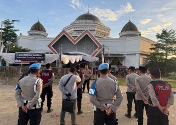 Polres Ogan Ilir bersama Polsek Indralaya melaksanakan pengamanan kegiatan pelepasan keberangkatan Jemaah Calon Haji asal Kabupaten Ogan Ilir Tahun 2026 yang berlangsung di Masjid Agung An-Nur KPT Tanjung Senai Pemkab Ogan Ilir, Senin (11/05/2026) pagi.