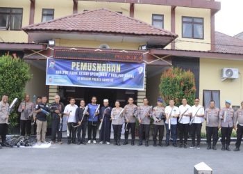 Kegiatan pemusnahan dipimpin langsung Kapolres Samosir, AKBP Rina Sry Nirwana Tarigan, S.I.K., M.H dan dihadiri Wakapolres Samosir Kompol Briston A.M Napitupulu, S.T., S.I.K, para pejabat utama Polres Samosir, tokoh masyarakat, tokoh agama, insan pendidikan, organisasi wartawan, serta personel Polres Samosir.